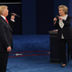 Hillary Clinton primerja Trumpa s Hitlerjem in svari pred njegovo zmago: "To bi bil konec države"