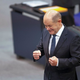 Scholz se posipa s pepelom, opozicija poziva k novim volitvam