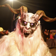 V svetu krampusov, strašnih in glasnih bitij prazničnega decembra