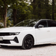 Opel astra kot priključni hibrid na testu