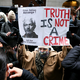 Umetnik grozi, da bo uničil dela Rembrandta, Picassa in Warhola, če Assange umre v zaporu