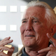 "Staranje ni zabavno": Nekdanji Bond George Lazenby razglasil umik iz javnega življenja
