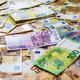 Proračunski primanjkljaj v devetih mesecih blizu milijarde evrov