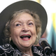 Ameriška poštna služba znamko posvetila ikonični Betty White