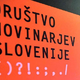 Društvo novinarjev je ogorčeno nad umikom zakona o medijih s seje DZ-ja