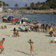 Župan udaril po plažah Ria. Nič več glasbe, prodajalcev in domiselnih kioskov