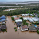 Poplave v Novem Južnem Walesu vzele dve življenji, 50.000 ljudi odrezanih od sveta