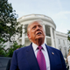 Trump pravi, da so načrtovani "še bolj brutalni" napadi na Iran. Poziva ga, naj sklene sporazum.