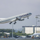 Sodišče odobrilo tožbo proti družbi Qatar Airways zaradi nesoglasnih "invazivnih fizičnih pregledov"