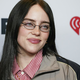 Billie Eilish združila moči z režiserjem Jamesom Cameronom