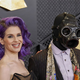 Kelly Osbourne se je na poslovilnem koncertu svojega očeta zaročila