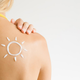Dermatologi opozarjajo: sončni tatuji so nevaren način zabave s soncem