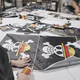 Zastava iz mange One Piece postala simbol protestov v Indoneziji
