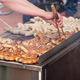 Vojna za "bratwurst": kje so spekli prvo ikonično klobaso?