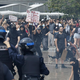 V Franciji protesti in izgredi proti varčevalnim načrtom vlade. Novi premier napoveduje spremembe.