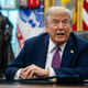 Trump je namignil na morebitno posredovanje vojske v Čikagu. Guverner: To ni šala, to ni normalno.