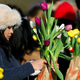 V Amsterdamu na dan tulipanov razdelili kar 200.000 cvetov