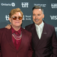 Elton John po izgubi vida na desnem očesu uživa s sinovoma