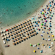 Nova pravila na eni najbolj priljubljenih plaž na Sardiniji: senčniki le še za otroke in starejše