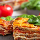 Recept za okusno bučkino lazanjo brez mleka, žitaric ali maščob
