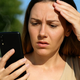 Se vam poleti telefon pregreva? Ta preprost trik hitro reši težavo
