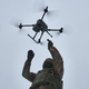 Nad ruskim mestom Kursk sestreljen dron, poročajo o vrsti zračnih napadov #vŽivo