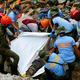 Galjiva vest iz Filipinov: izpod plazu po več kot 48 urah rešili dva otroka #foto #video