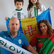Simpatična družina, ki prihaja v Stožice kar s tremi zastavami!