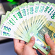 Kaj se dogaja z našim denarjem na bankah?