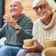 Gumb, ki ohranja samostojnost in varnost seniorjev
