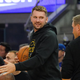 Dončić s posebno aktivnostjo razveselil soigralce, James na skriva ponosa