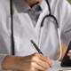 RAZPIS SPECIALIZACIJ: Nizko zanimanje zlasti za družinsko in urgentno medicino