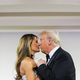 Trumpov biograf: Donald in Melania nista več poročena. Predstavnik Bele hiše: To je laž.