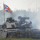 Rusi na robu živčnega zloma: "Britanski tanki iz Estonije gredo nad Sankt Peterburg"