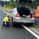 NAJLEPŠI OBRAZ POLICIJE: Ganljiva pomoč koprske prometne policistke voznici v stiski (FOTO)