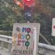 Šala domačinov v Brežicah: za "rojstni dan" so okrasili semafor #foto