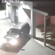 Sprehodil se je po gasilskem domu in ukradel avtomobil. Ste ga videli? #video