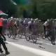 Na Vuelti spet udarili protestniki, Francoz pristal na tleh #video