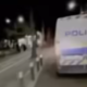 Na obali besni: mladina z nevarnim početjem, ki ga ne more preprečiti niti policija #video