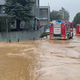 Pri naših sosedih katastrofalne poplave, trepetajo pa že pred novo pošiljko #video