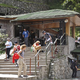 Pred Machu Picchujem obtičalo 900 turistov