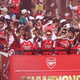 Šampionska parada za Arsenal, a z napako #video