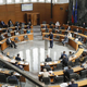 Niti v parlamentu ne vedo, če je kdo od poslancev bolan: kako bodo glasovali?