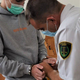 Zadrogiran napadel policiste: videl je ljudi, ki ga preganjajo