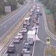 Oviran promet na gorenjski AC, voznica trčila v ograjo in se prevrnila na bok
