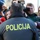 V lokalu na Polzeli naj bi uživala droge, policistom sta se uprla