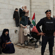 Hamas jo je držal v ujetništvu 54 dni, zdaj je dala intervju, ki je šokiral. »Bili so zelo prijazni.«