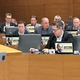 Poglejte, kako so poslanci SDS izkazali podporo Janši v parlamentu (FOTO)