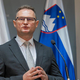 Šef slovenske policije Damjan Petrič neguje nohte!