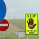Nevarna vožnja po hitri cesti, starejši voznik peljal v nasprotno smer